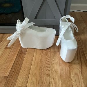 YRU shoes Bae platforms white size 8 like new